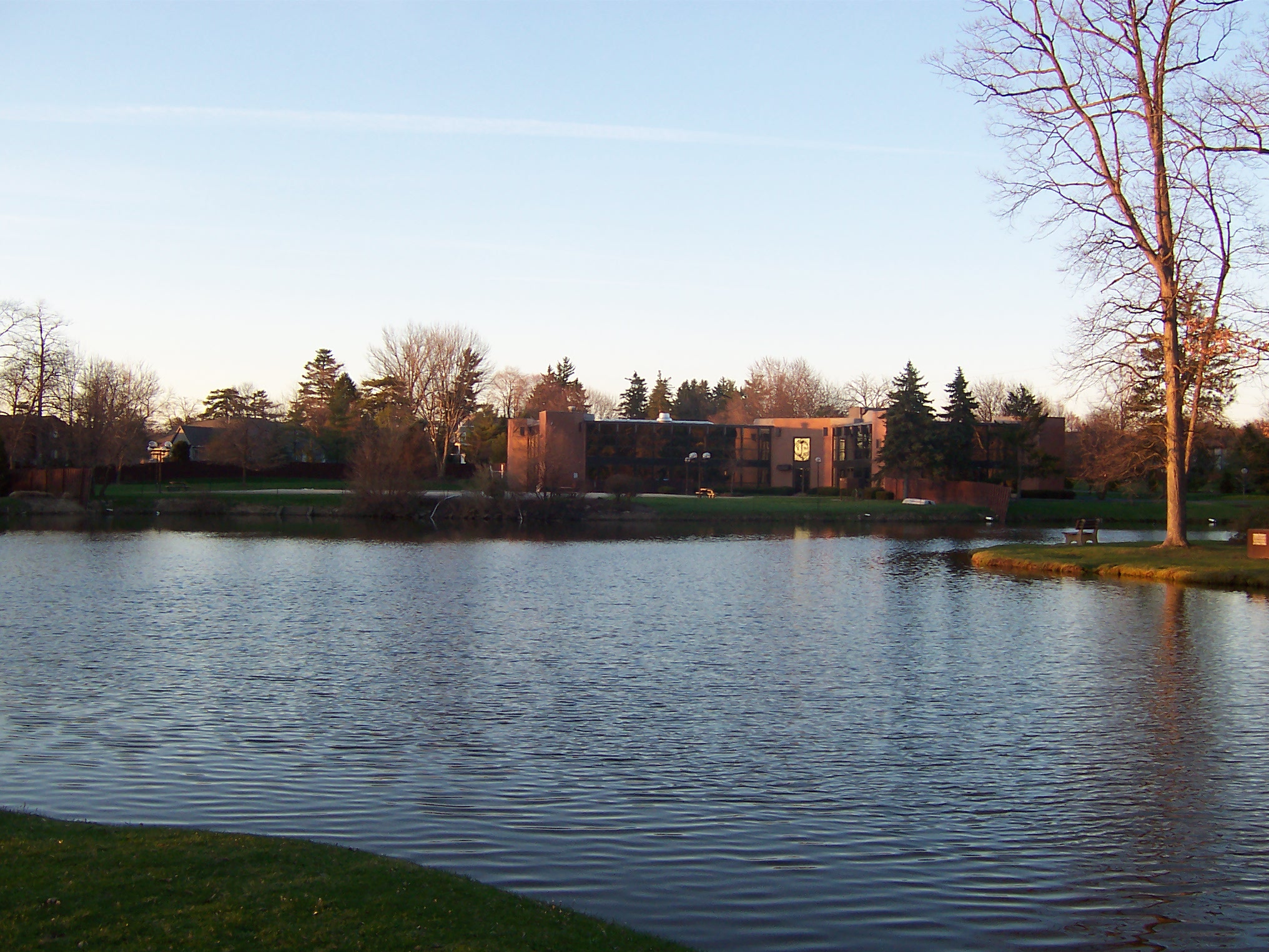 lake-clubhouse